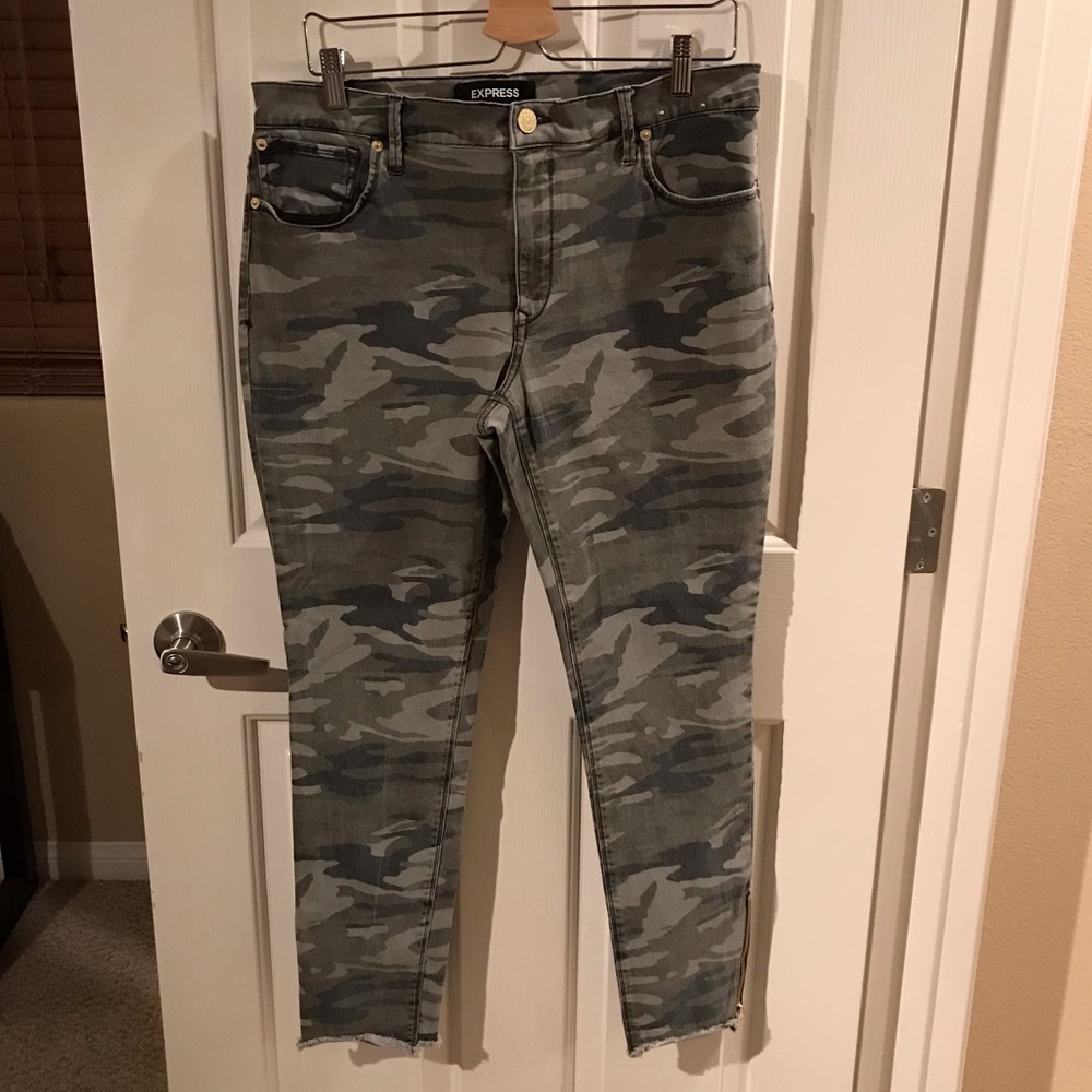 EUC Express jeans size 14